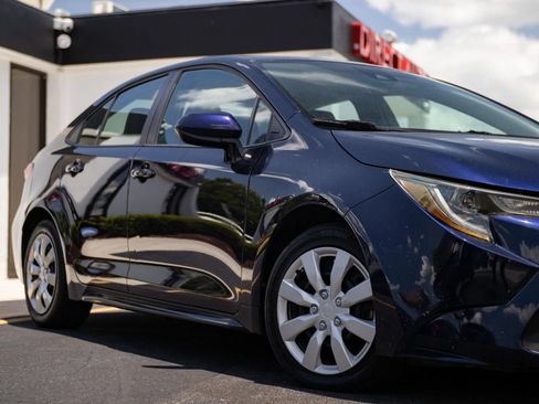 Used 2021 Toyota Corolla LE FWD image 3