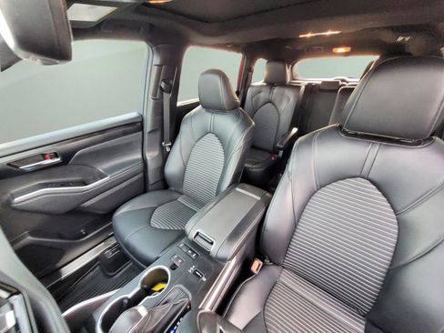 Used 2022 Toyota Highlander XSE image 30