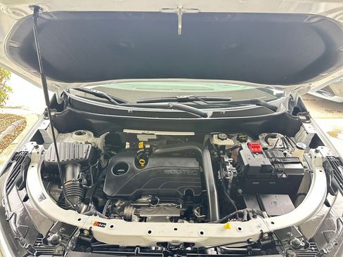 Used 2025 Chevrolet Equinox LT image 32