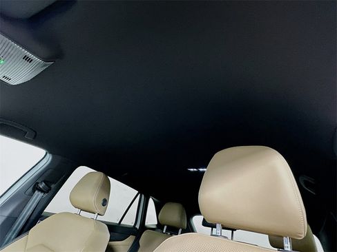 New 2026 Volkswagen Atlas Cross Sport SE image 11