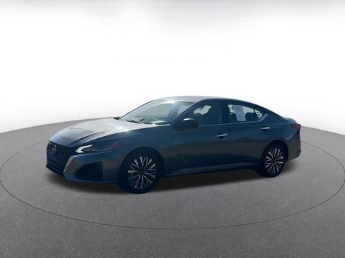 Used 2024 Nissan Altima 2.5 SV image 8