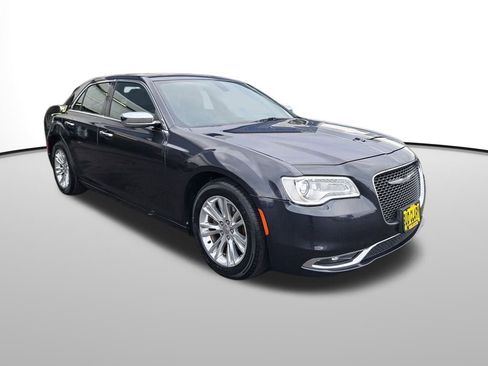Used 2016 Chrysler 300 C image 8