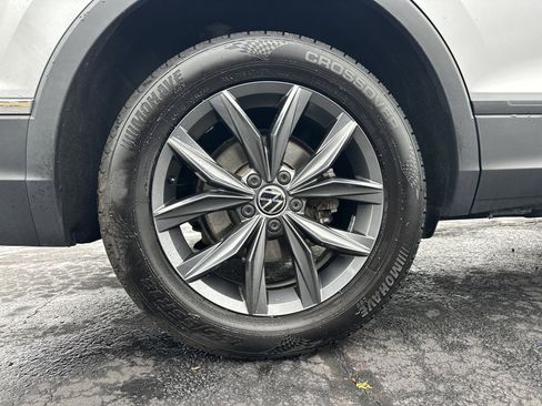 Used 2022 Volkswagen Tiguan SE image 18