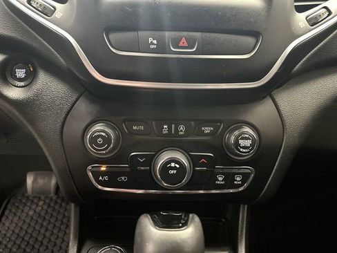 Used 2019 Jeep Cherokee Latitude Plus image 20