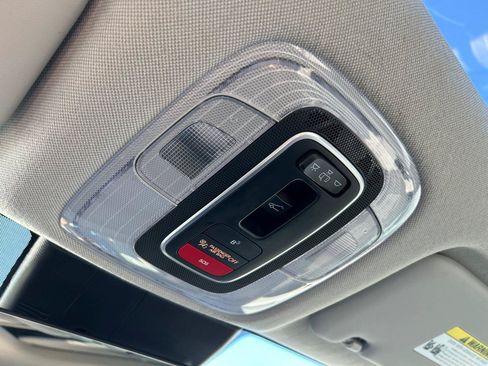 Used 2024 Hyundai Elantra Limited FWD image 16