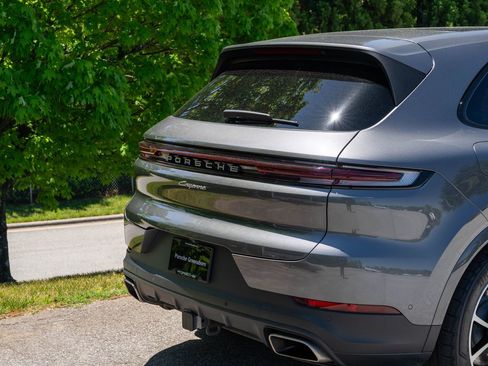 Used 2024 Porsche Cayenne AWD/4WD image 13
