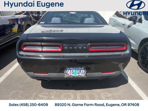 Used 2016 Dodge Challenger SXT RWD image 3