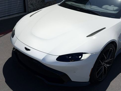 Used 2022 Aston Martin V8 Vantage Coupe RWD image 22