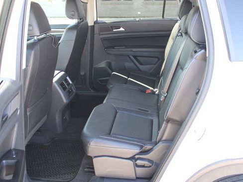 Used 2021 Volkswagen Atlas SE w/ Towing Package FWD image 9