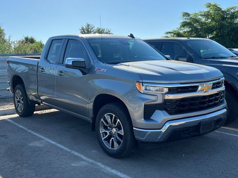 Used 2024 Chevrolet Silverado 1500 LT w/ Z71 Off-Road Package AWD/4WD image 2