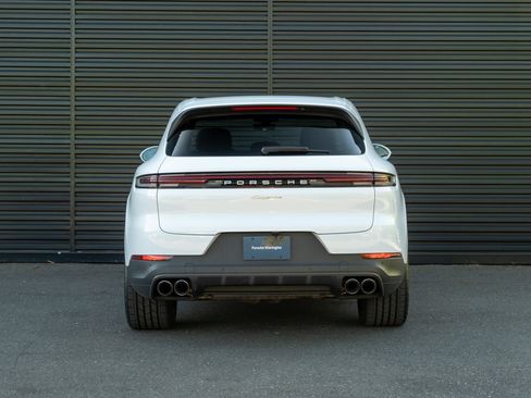 Certified 2024 Porsche Cayenne AWD/4WD image 7
