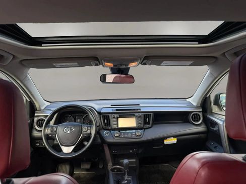 Used 2018 Toyota RAV4 XLE AWD/4WD image 36