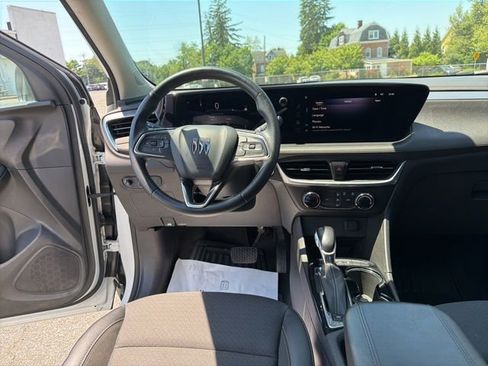 Used 2024 Buick Encore GX Preferred FWD image 16