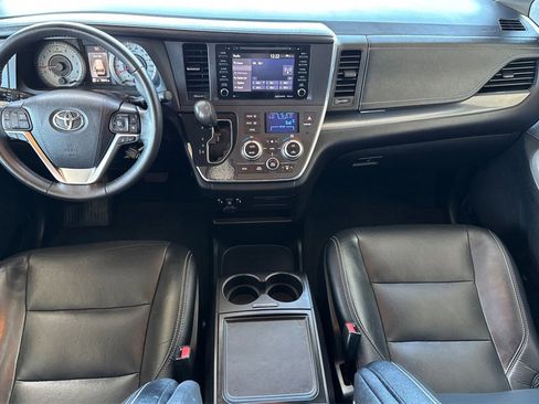 Used 2018 Toyota Sienna SE image 13