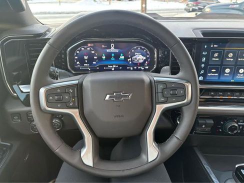 Used 2025 Chevrolet Silverado 1500 LT Trail Boss AWD/4WD image 18