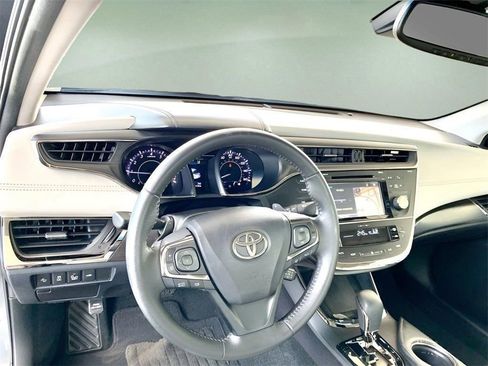 Used 2017 Toyota Avalon XLE Premium image 14
