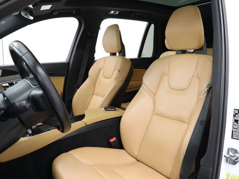 Used 2017 Volvo XC90 T6 Momentum w/ Vision Package image 13