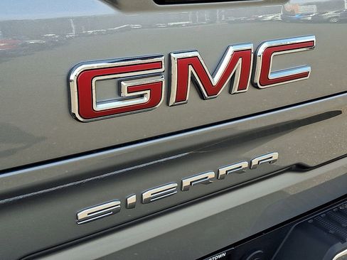 Used 2024 GMC Sierra 1500 SLT image 30
