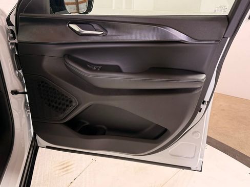 New 2025 Jeep Grand Cherokee L Altitude image 20