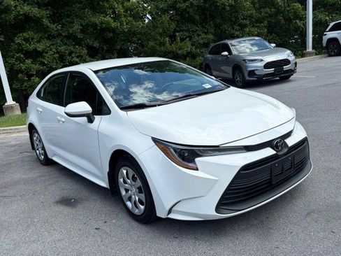 Used 2025 Toyota Corolla LE FWD image 2
