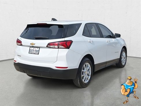 Used 2022 Chevrolet Equinox LS w/ LS Convenience Package image 5