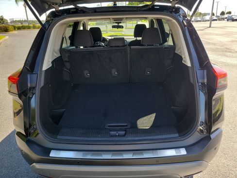 Used 2023 Nissan Rogue SV FWD image 11