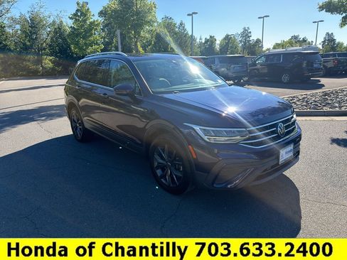 Used 2022 Volkswagen Tiguan SE AWD/4WD image 1
