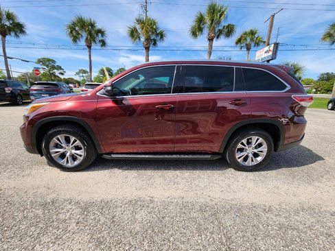 Used 2015 Toyota Highlander XLE FWD image 2