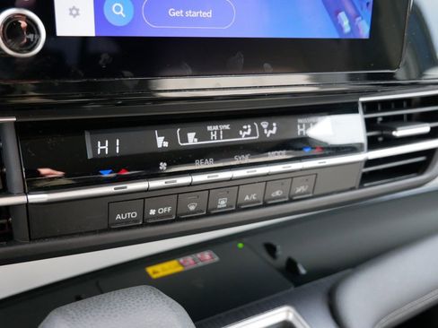 Used 2025 Toyota Sienna LE FWD image 25