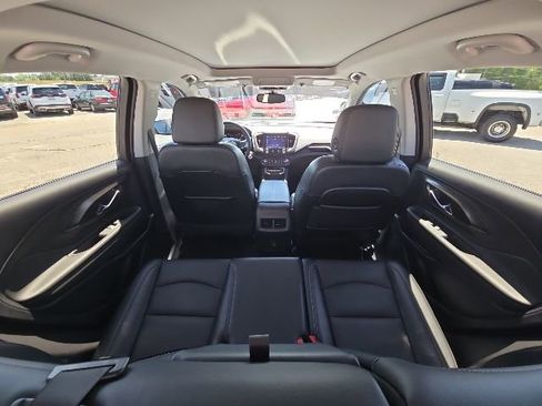 Used 2024 GMC Terrain SLT w/ Tech Package FWD image 14