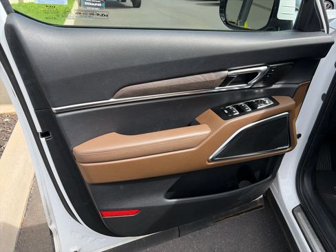 Used 2022 Kia Telluride SX w/ SX Prestige Package image 9