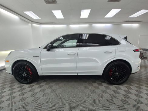 New 2026 Porsche Cayenne Turbo AWD/4WD image 2