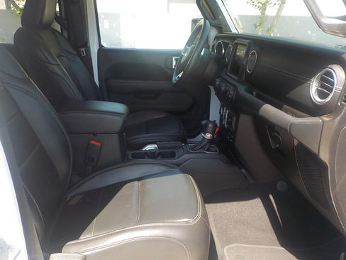 Used 2018 Jeep Wrangler Unlimited Sahara AWD/4WD image 20