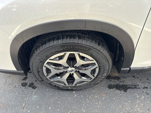Certified 2023 Subaru Forester Premium AWD/4WD image 7