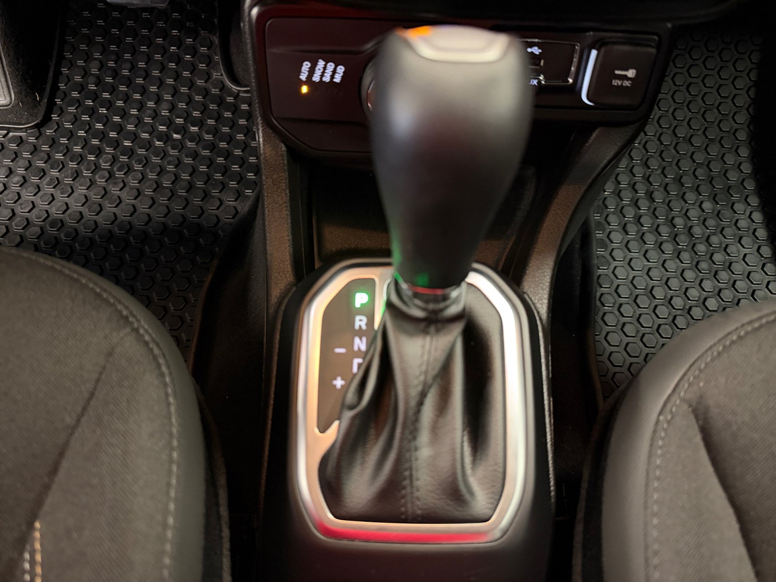 Used 2023 Jeep Renegade Latitude AWD/4WD image 23