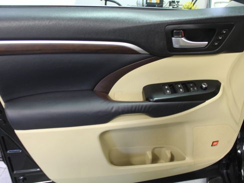 Used 2014 Toyota Highlander Limited Platinum image 21