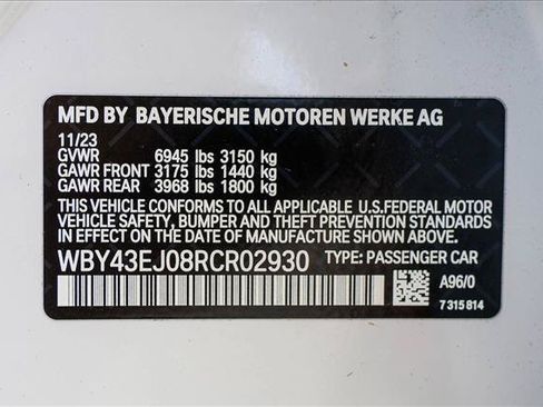 Certified 2024 BMW i7 xDrive60 RWD image 30