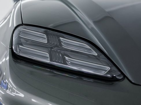 New 2025 Porsche Macan Electric image 13