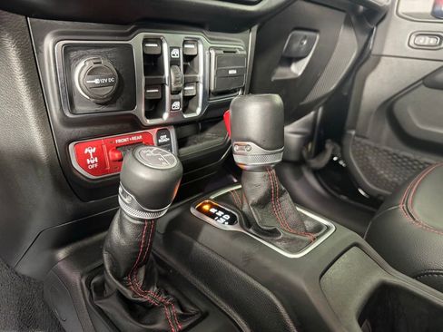 Used 2022 Jeep Gladiator Rubicon w/ Cold Weather Group AWD/4WD image 23