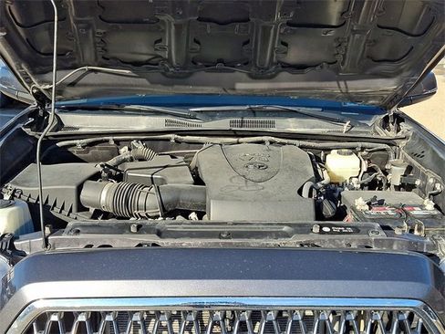 Used 2019 Toyota Tacoma TRD Off-Road image 27