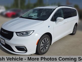 Used 2022 Chrysler Pacifica Touring-L FWD 360° Tour