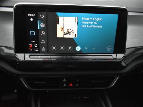 Used 2025 Volkswagen Atlas Cross Sport SE image 23