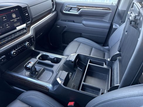 Used 2025 GMC Sierra 1500 Elevation w/ Elevation Premium Package image 18