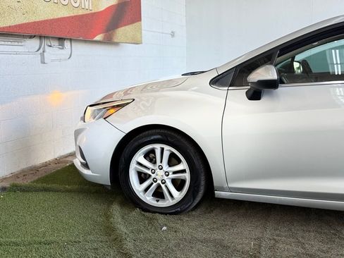Used 2018 Chevrolet Cruze LT image 8