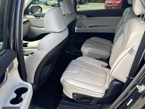 Used 2024 Hyundai Palisade Limited AWD/4WD image 11