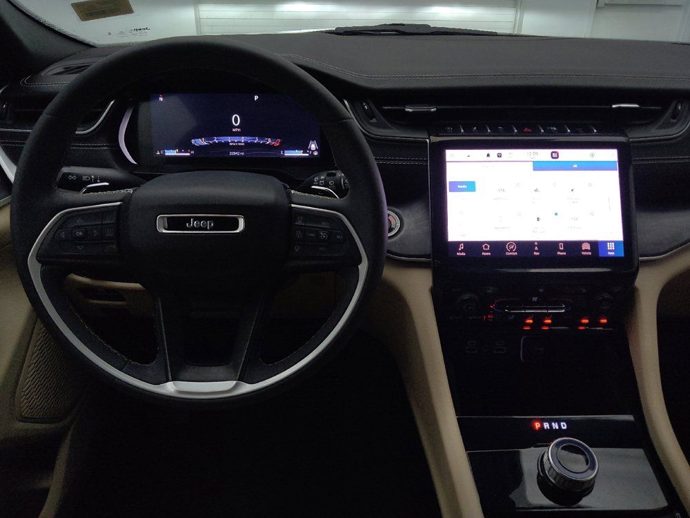 Used 2023 Jeep Grand Cherokee L Limited RWD image 22