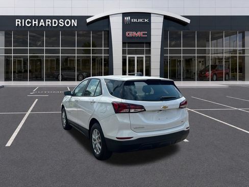 Used 2024 Chevrolet Equinox LS AWD/4WD image 3