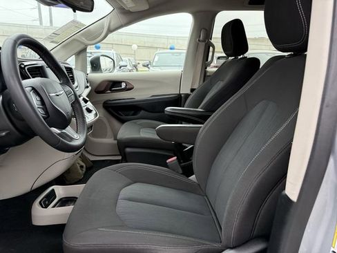 Used 2023 Chrysler Voyager LX FWD image 24