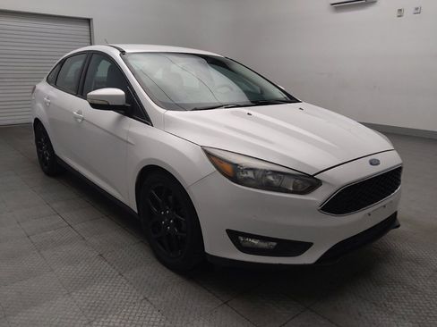 Used 2016 Ford Focus SE w/ Equipment Group 201A FWD image 13