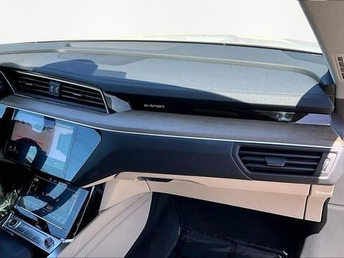 Used 2022 Audi e-tron Premium Plus w/ Premium Plus Package image 16